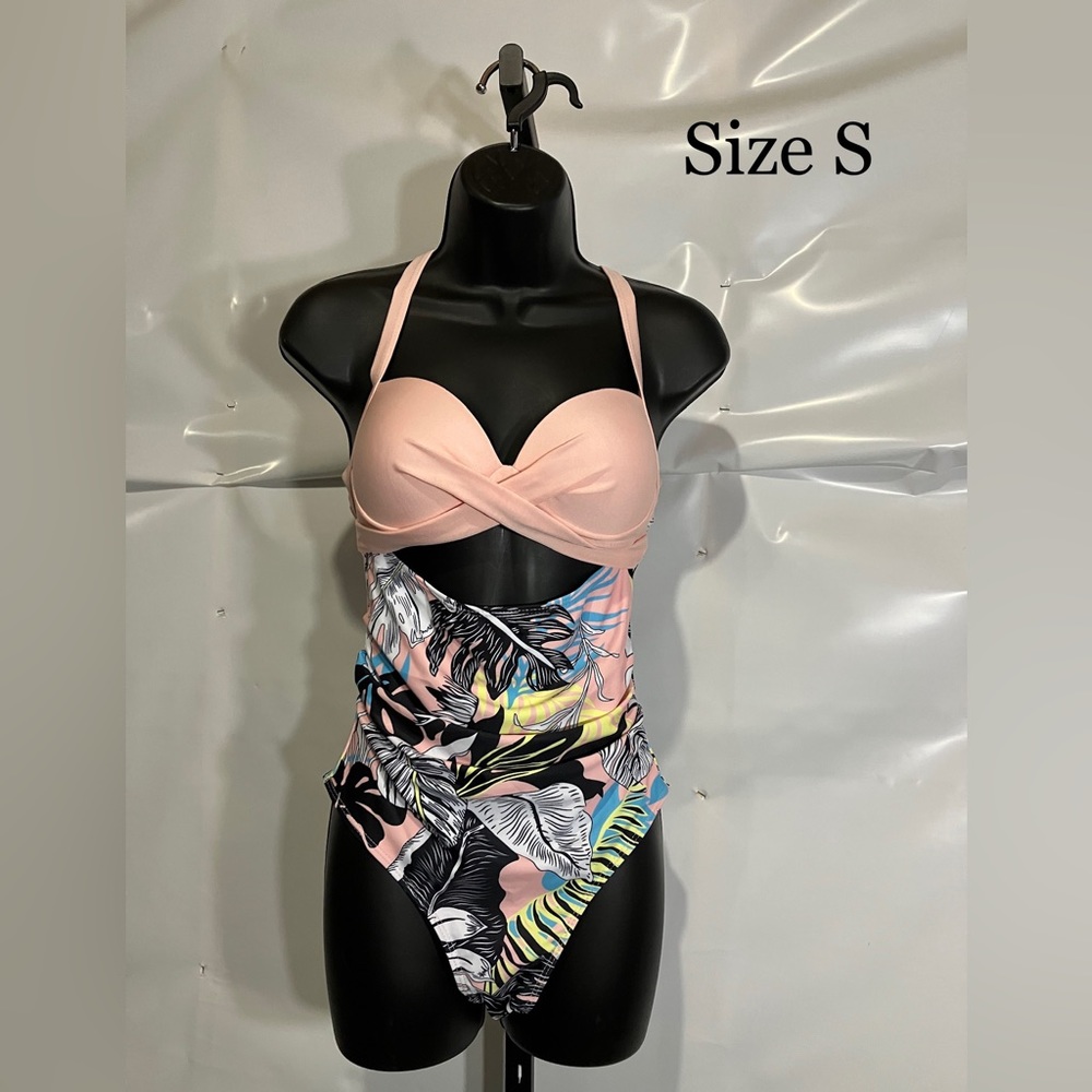 Women’s One Piece Swimsuit Size Small